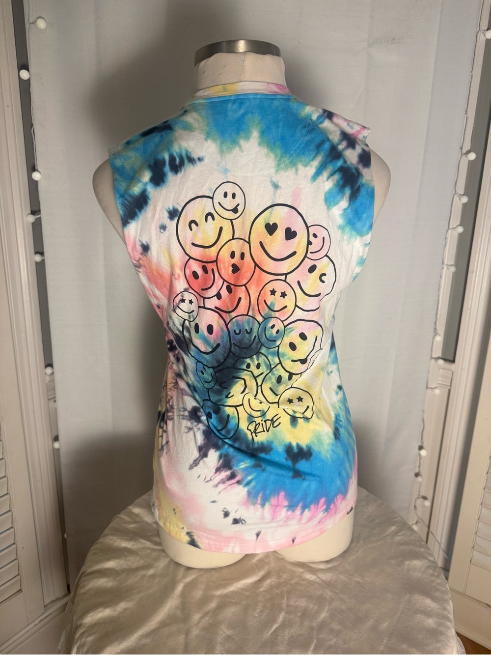 Hollister Pride Tie Dye Smiley Face Muscle Tank Top Medium Rainbow Graphic